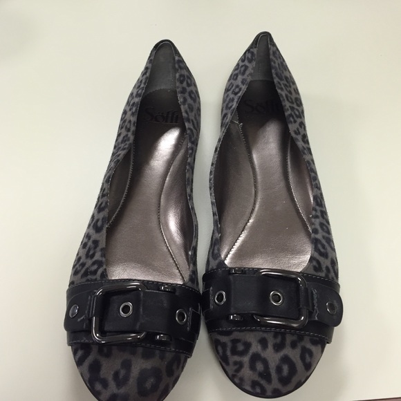 Grey leopard print flats