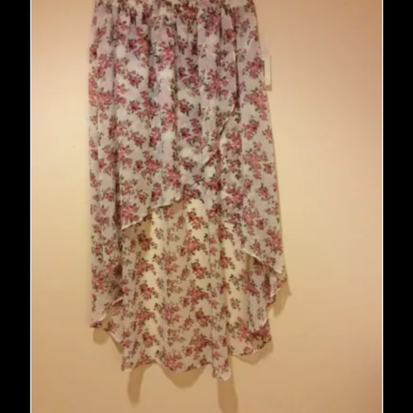 🚫SOLD ON EBAY🚫Floral High-low skirt