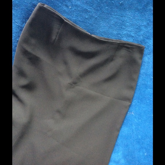 Essential straight, black skirt.