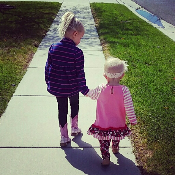 Hi Posh Friends! 💗 - Picture 6 of 7