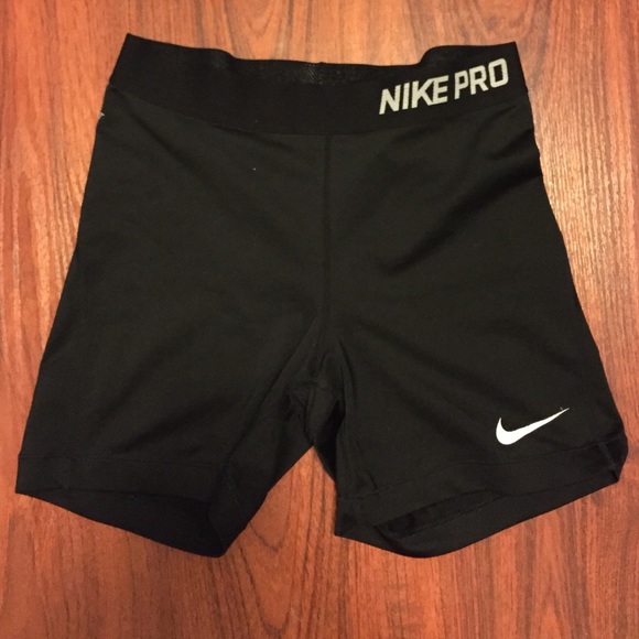 NO LONGER AVAILABLE SHORTS - Picture 2 of 4