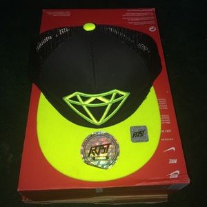 Diamond SnapBack