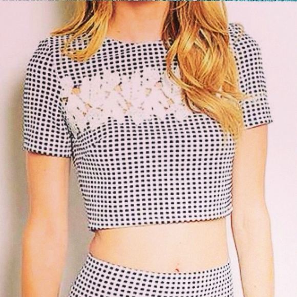 Set - Picture 2 of 4