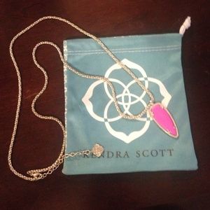 Kendra Scott long pendant in Magenta