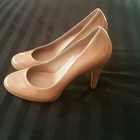 pumps - Picture 2 of 4