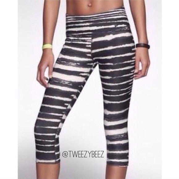 • NIKE CAPRI •