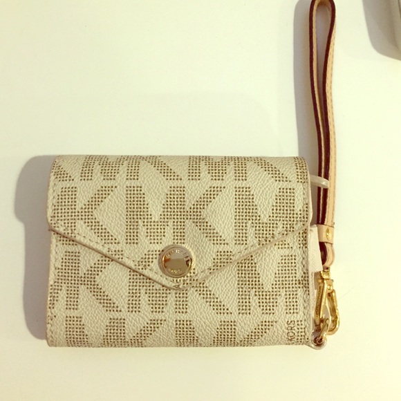 Michael Kors Clutches & Wallets - Michael Kors Wallet