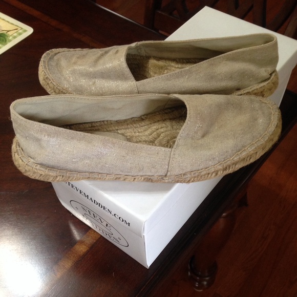 Steve Madden NOLA Natural Canvas SZ 6