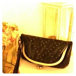 Midi black Clutc, easy to match with any dresse!