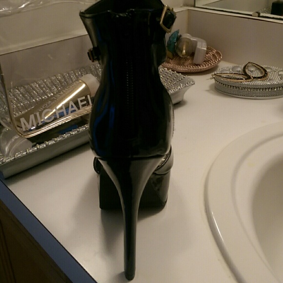 Shoes - Picture 2 of 2