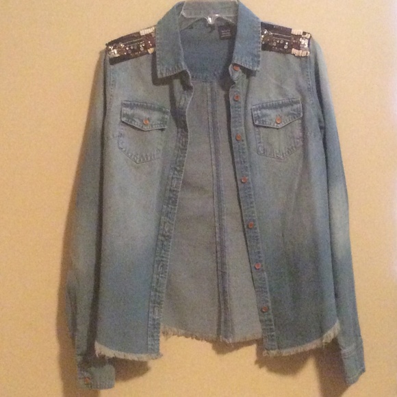 Miss me denim button up top💓
