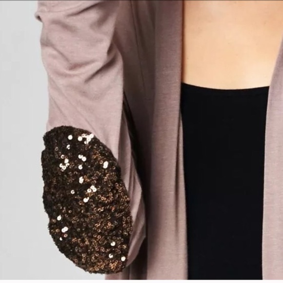 🎉HOST PICK 🎉 soft cardigan w/glitter elbow patch - Picture 3 of 3