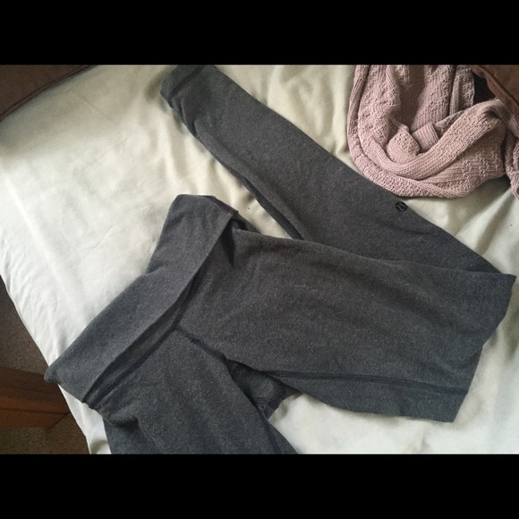 🎉🎉SOLD  🚨 Lulu Lemon Cotton Roll Down Leggings - Picture 3 of 4