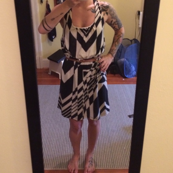 Black and white patterned dress - Picture 3 of 3