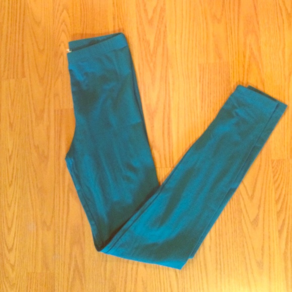 Sea green leggings.