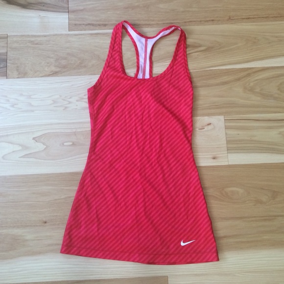 Fitted workout top