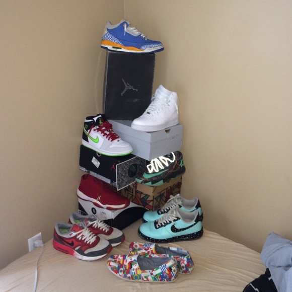 Shoes $400 for 8 pair. - Picture 1 of 1