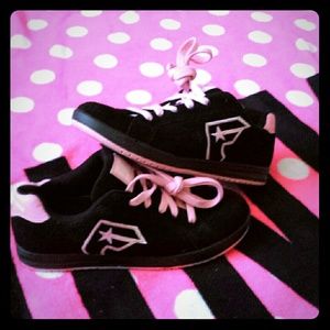 famous footwear dc shoes