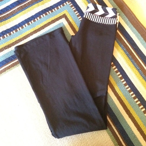 Size 4 tall lululemon black groove pants