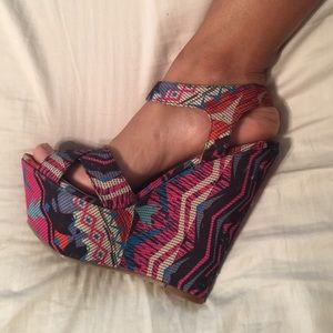 Tribal wedges size 6  Used but in great condition