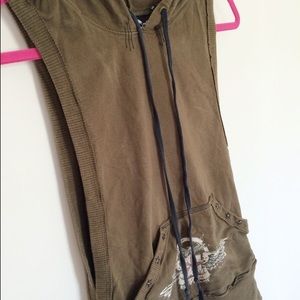 Sleeveless hoodie with a deep cut for the arms