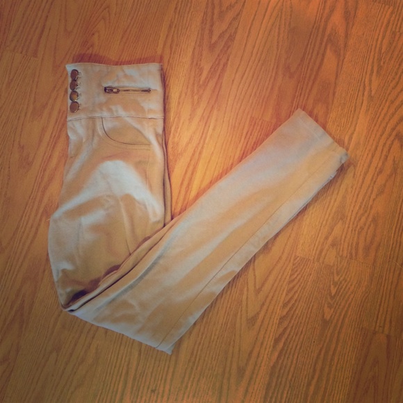 High waisted legging like pants.
