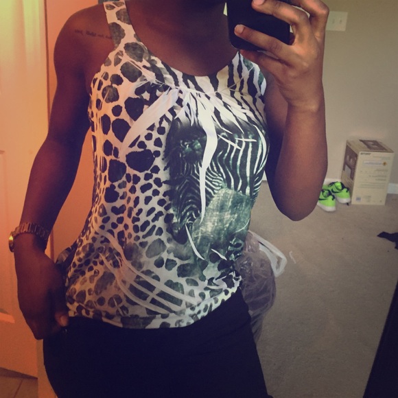 printed blouse.