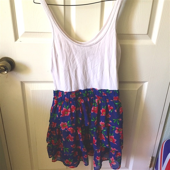Hollister floral dress🌺
