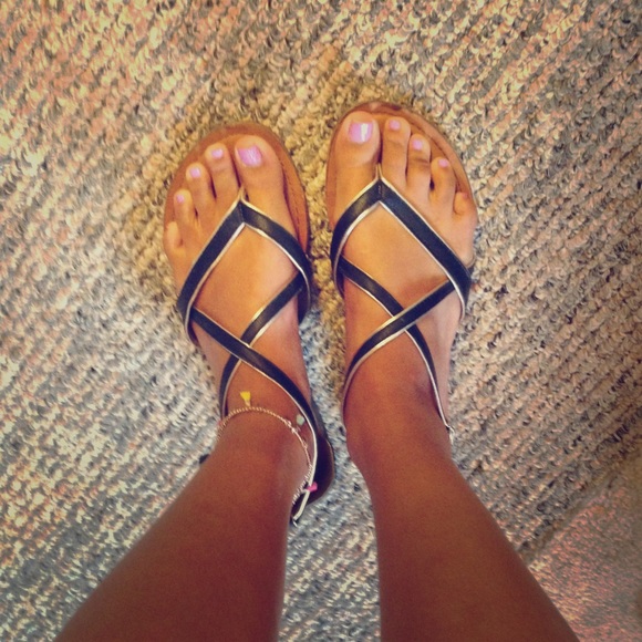 Black leather W/ gold trim Merona sandals 🔮