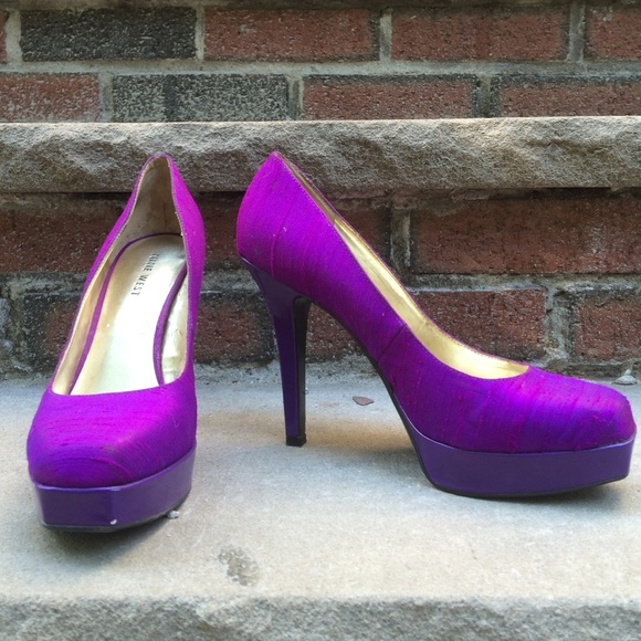 Beautiful fuchsia Nine West heels