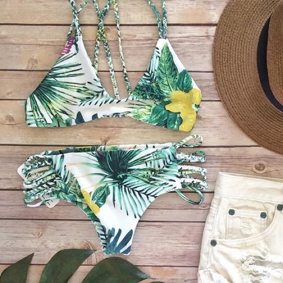LOOKING FOR SWIMWEAR