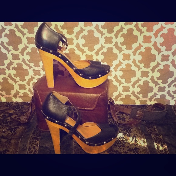 Black platforms/ slighty used