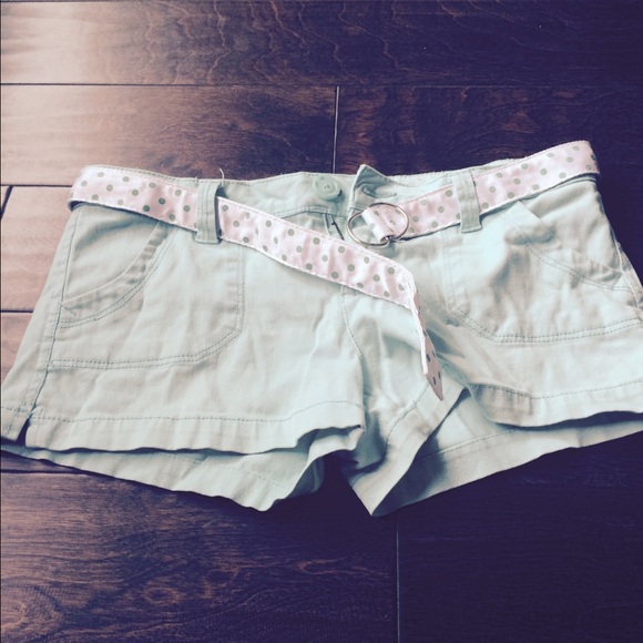 Mint kaki shorts
