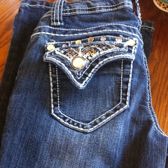 Good pair of jeans.