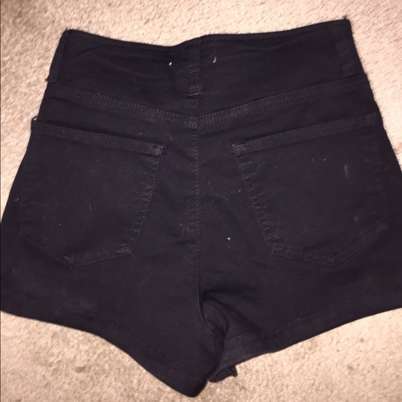 Black high waisted shorts - Picture 2 of 4