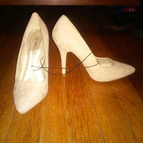 Wet Seal nude faux suede pointy toe pumps