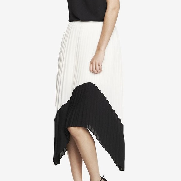 Express asymmetrical pleat skirt size 8