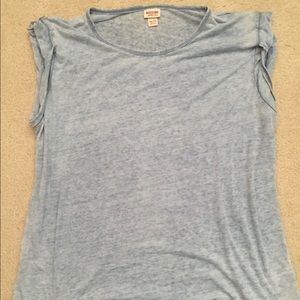 Blue t-shirt with cutoff sleeves