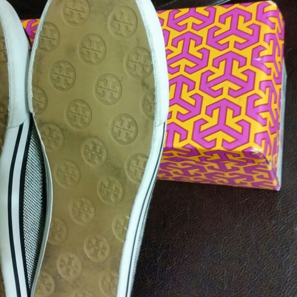 SOLD******Tory Burch canvas shoe - Picture 4 of 4