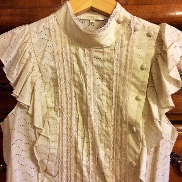 💥SOLD in BOGO💥Flirty Lace Top - Picture 2 of 4