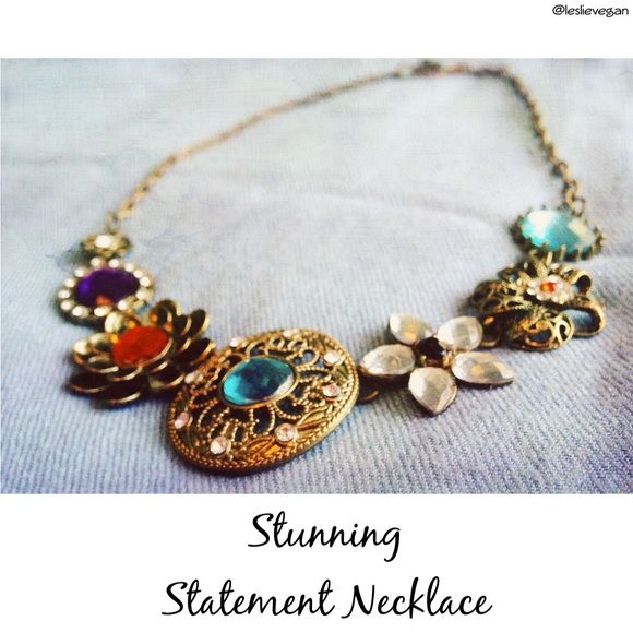 Jewelry - 💥CLEARANCE💥 Statement Necklace **pretty**