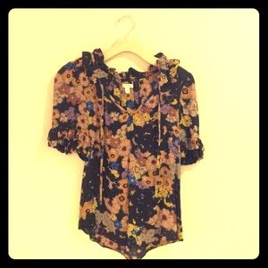 Floral Blouse with neck/sleeve detail