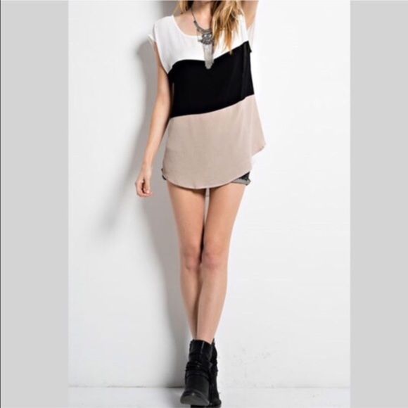 ••LAST ONE!•• Clearance• Crepe Color Block Top - Picture 2 of 4