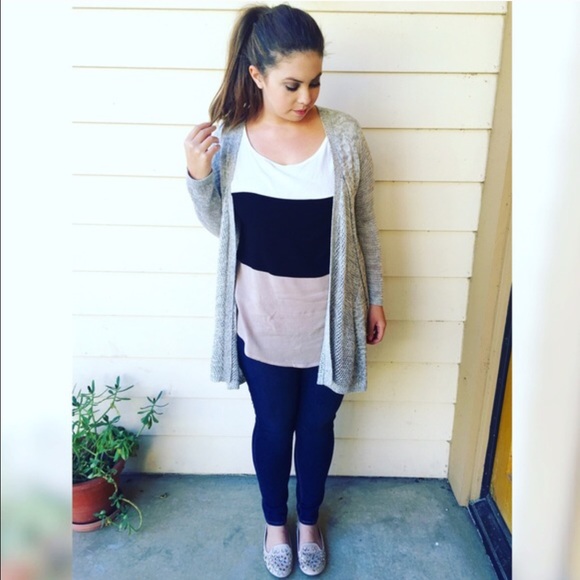 ••LAST ONE!•• Clearance• Crepe Color Block Top - Picture 3 of 4