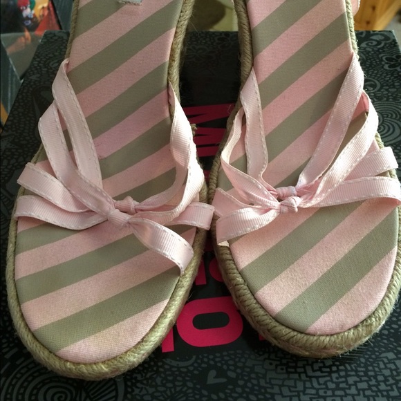 Super cute pink & white espadrilles! Great shape!!