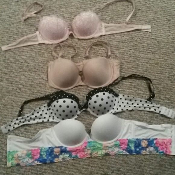 4 Victoria secret bras