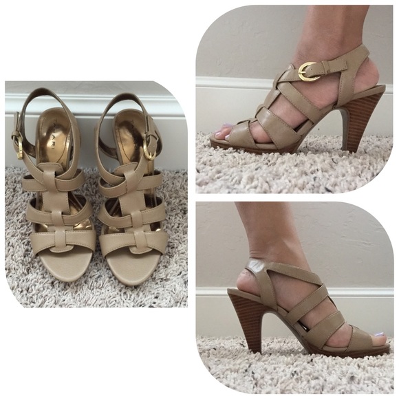 Tahari "Tudor" heels size 7 strappy sandals