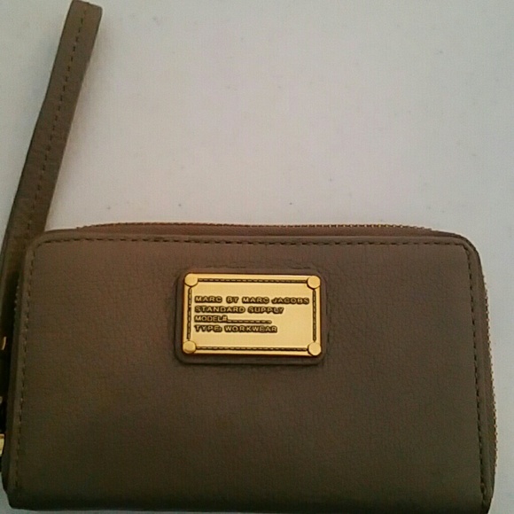 Marc Jacobs wristlet wallet