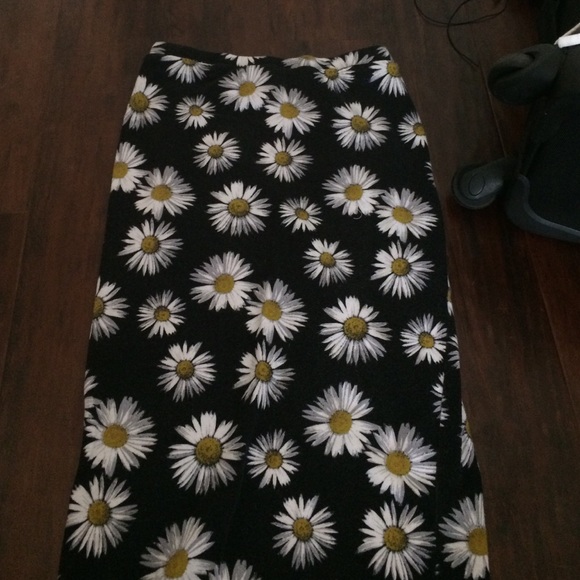 Kendall & Kylie Pacsun daisy pencil skirt