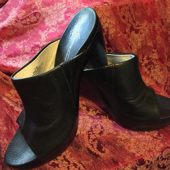 Shoes - Picture 2 of 3